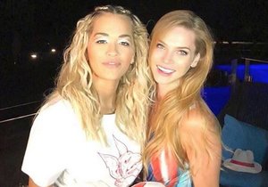 Andrea Verešová a Rita Ora