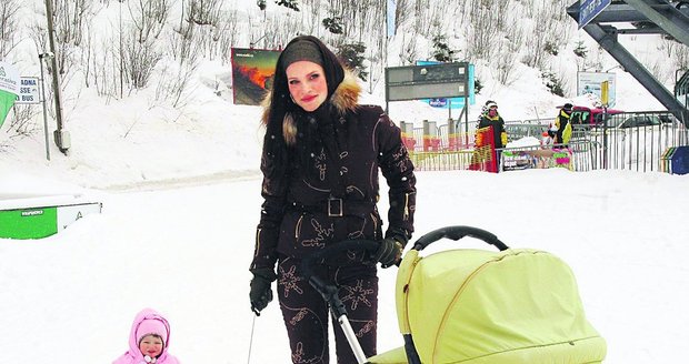 S  Danielem v kočárku a Vanessou na bobu shazuje prý Andrea kila po porodu