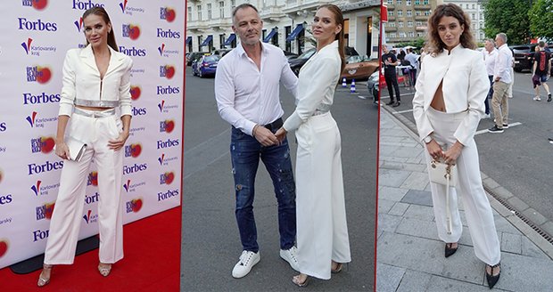 Andrea Verešová s Danielou Zálešákovou oblékly stejný kostým na jednu párty pro milionáře.