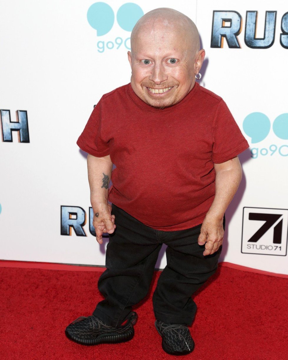 Vern Troyer (†49) měřil jen 81 cm.