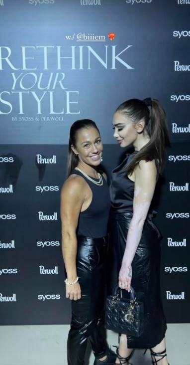 Veronica Biasiol a Barbora Mlejnková na módní přehlídce v Doxu
