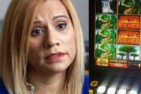 Žena na automatech vyhrála 200 milionů, kasino jí vyplatilo jen dva tisíce!