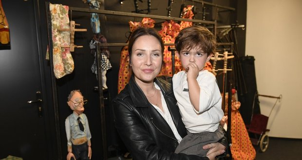 Veronika Arichteva a její syn Luka