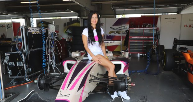 Závodnice ve Formuli 2 Veronika Cichá: Pojedu F1! Chci porážet přítele, který ji už jezdí