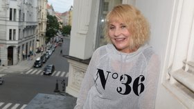 Zadlužená Veronika Gajerová: Zase dabuje »Samanthu« ze Sexu ve městě! Ale má to háček