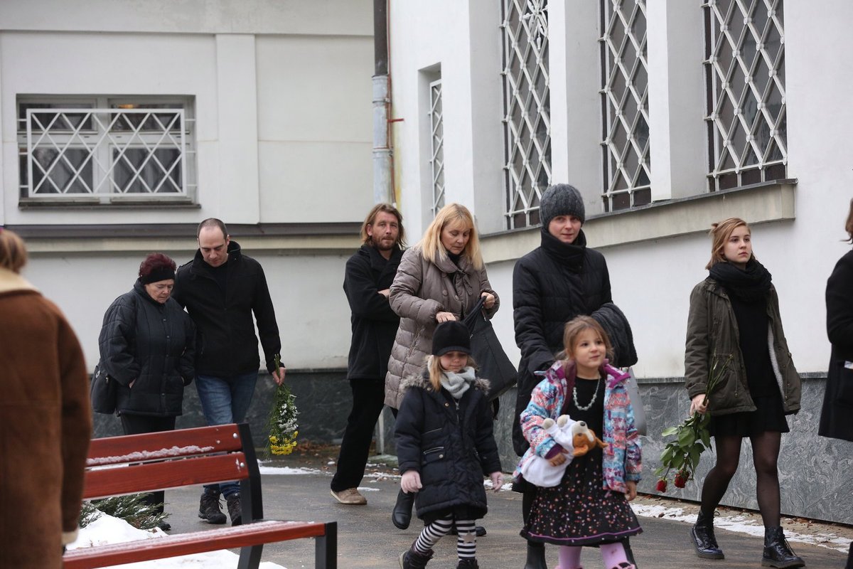 Poslední rozloučení s maminkou Veroniky Gajerové.