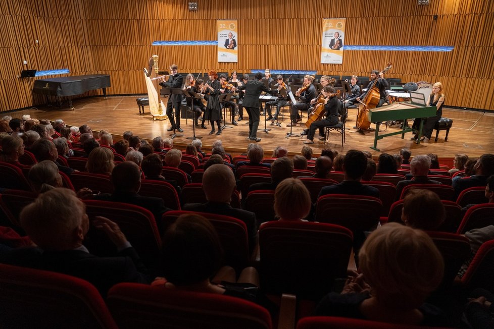 Na pondělním koncertě v sále Pražské konzervatoře už Veronika Jugasová chyběla.