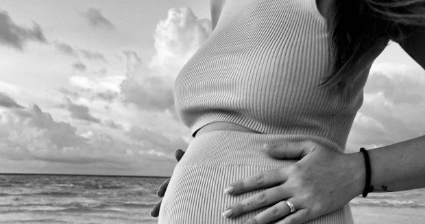 Veronika Kašáková v těhotenství na Maledivách