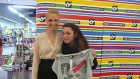 Veronika Kašaková má svůj portrét na tričkách jarní kolekce sportovní značky.