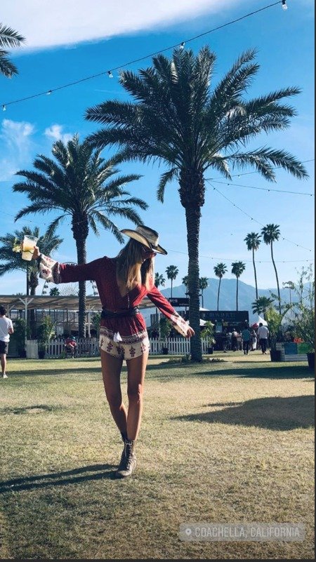 Veronika Kopřivová si užívá na festivalu Coachella v Kalifornii.