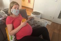 Porod za časů koronaviru: Vezmou mi dítě a zakážou kojit, bojí se právnička Veronika