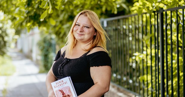 Veronika Saforková deset let bojovala se závislostí na alkoholu. Svůj příběh přetavila do knihy Deník šílenství.