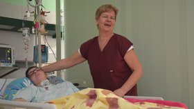 Veronika Tlustá z Jihlavy (33) porodila v kómatu po automobilové nehodě zdravého chlapečka. Dostal jméno Daniel. O svou dceru během těhotenství ve Fakultní nemocnici Brno pečovala kromě týmu lékařů také její maminka Jaroslava Tlustá (58).