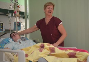 Veronika Tlustá z Jihlavy (33) porodila v kómatu po automobilové nehodě zdravého chlapečka. Dostal jméno Daniel. O svou dceru během těhotenství ve Fakultní nemocnici Brno pečovala kromě týmu lékařů také její maminka Jaroslava Tlustá (58).
