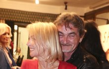 Chvíli to vypadalo, že po neomluvitelné zradě exmanžela Martina Stropnického (67) našla herečka Veronika Žilková (62) konečně spřízněnou duši. Jenže teď se ukazuje, že ani Pepa Homoláč není bez chybičky.