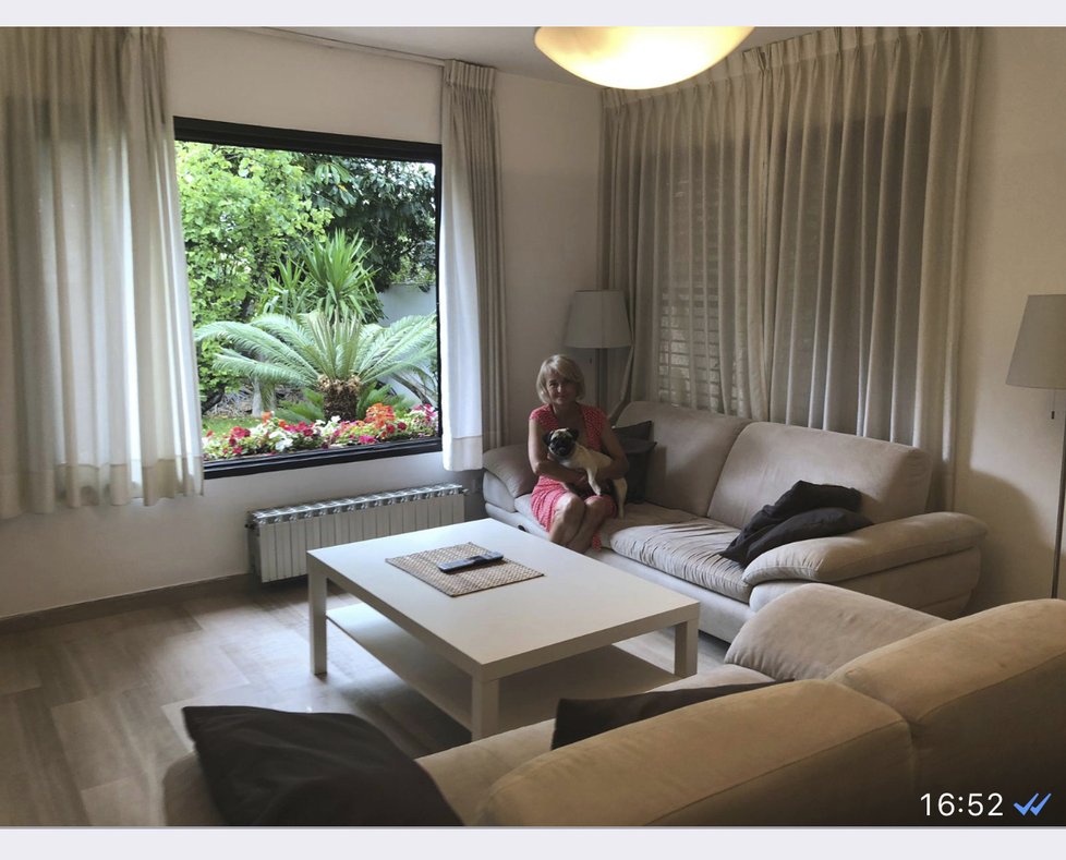 Bydlení Veroniky Žilkové a Martina Stropnického v Izraeli: Z obýváku v přízemí je překrásný výhled do zahrady