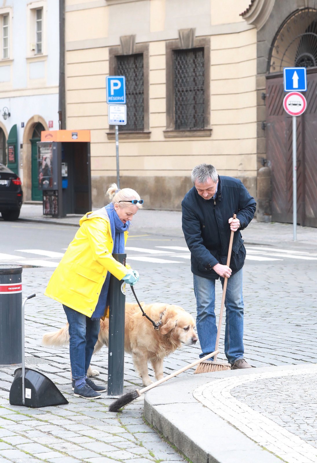 Veronika Žilková a Martin Stropnický šli uklízet do pražských ulic. 