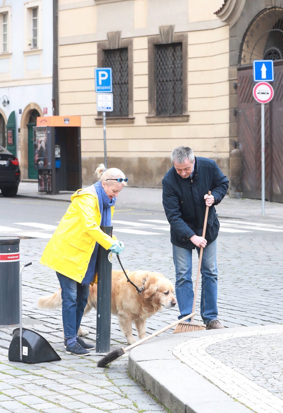 Veronika Žilková a Martin Stropnický šli uklízet do pražských ulic.