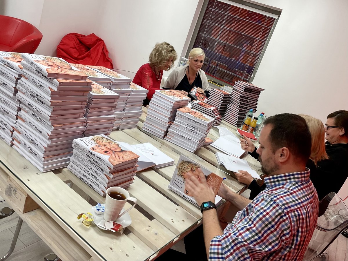 Veronika Žilková, Zuzana Bubílková a Petr Macek se podepisali několik set knížek