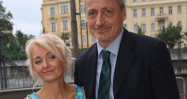 Veronika Žilková s Martinem Stropnickým v červenci na koncertu k 70. narozeninám Vlastimila Harapese.
