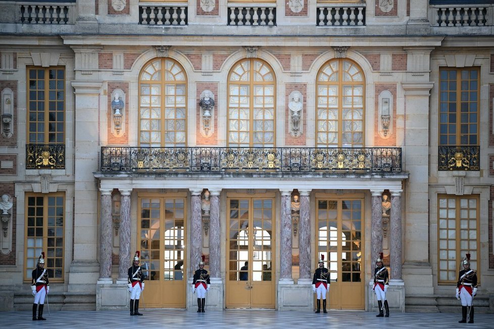 Slavnostní banket ve Versailles na počest krále Karla III. a královny Camilly