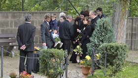 Smutný pohřeb malé Verunky Karešové