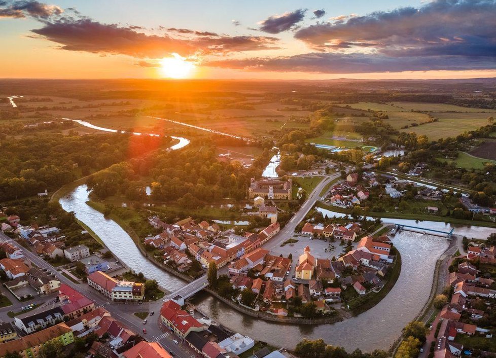 Historické jádro ostrovního města Veselí nad Moravou.