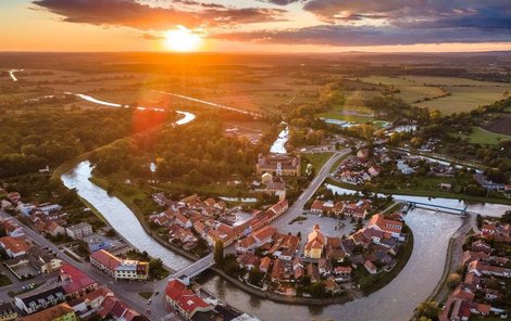 Historické jádro ostrovního města Veselí nad Moravou.