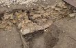 Archeologové zkoumají ve Veselí nad Moravou zbytky opevnění z 15. století. Nacházejí se v historické části města.