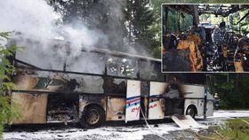 U Věšína na Příbramsku shořel zájezdový autobus. Cestovalo v něm 53 pasažérů.