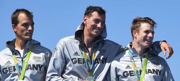 Maximilian Reinelt (vlevo) s olympijským stříbrem z Ria