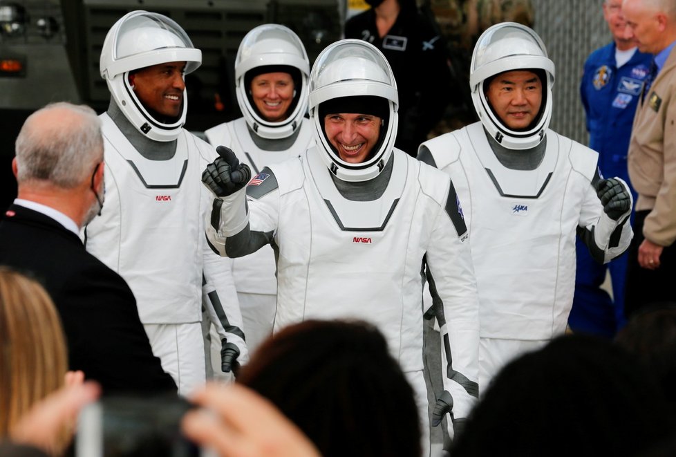Kosmonauti před startem rakety Falcon 9