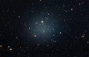 Dříve objevená galaxie NGC 1052-DF2 neobsahuje téměř žádnou temnou hmotu. Nachází se 65 milionů světelných let od nás