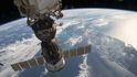 Kosmická loď Sojuz slouží pro dopravu posádky ke stanici. Brzy tuto roli pro NASA převezmou soukromí dopravci.