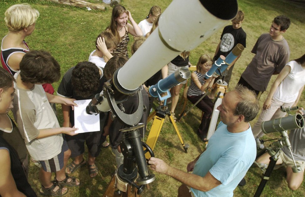 Astronomové mohou použít dalekohledy, Perseidy je ale vidět i pouhým okem.