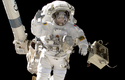 Při výstupu do prostoru kolem ISS mají astronauti speciální pleny