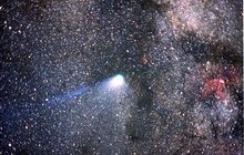 Dnešní a zítřejší noc láká k pozorování: Zazáří prach z Halleyovy komety!