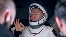 Astronaut Douglas Hurley po příletu zpátky na Zemi (2.8.2020)