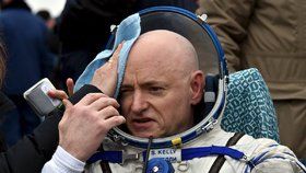 Scott Kelly pobyl ve vesmíru 340 dnů v kuse, což je americký rekord. Ovšem nyní za to "pyká".