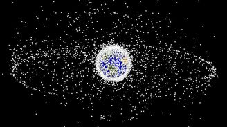 Oběžná dráha Země je plná odpadků. Nejvíc jich vyprodukovali Američané