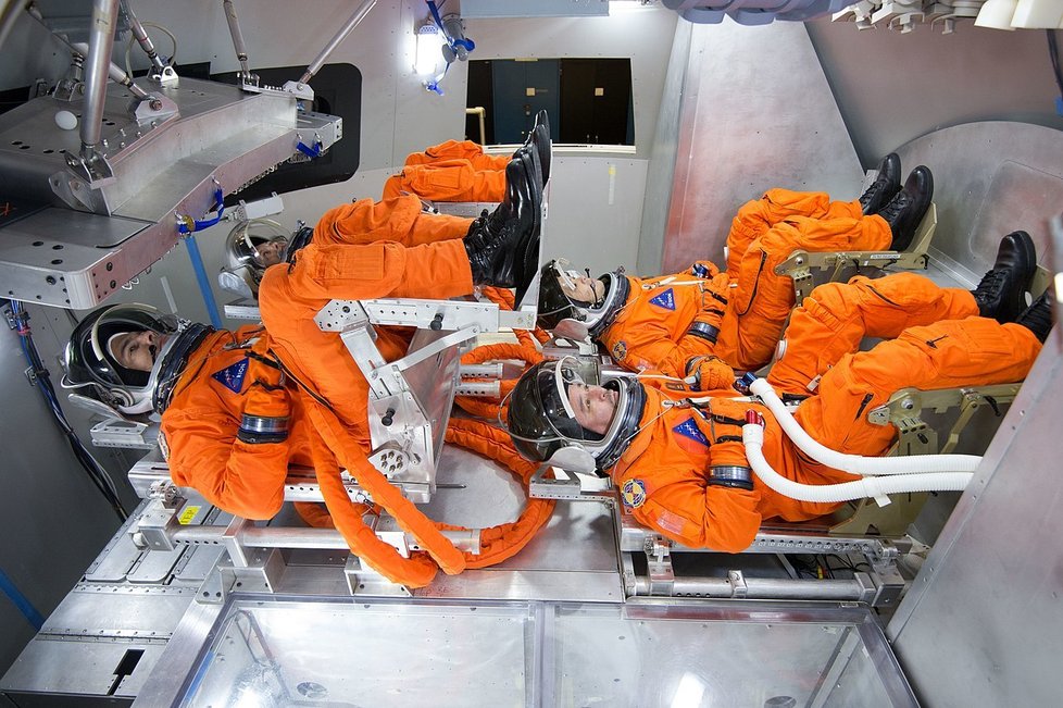 K Měsíci bude Orion brát čtyři astronauty. Zatím cvičí v maketě.