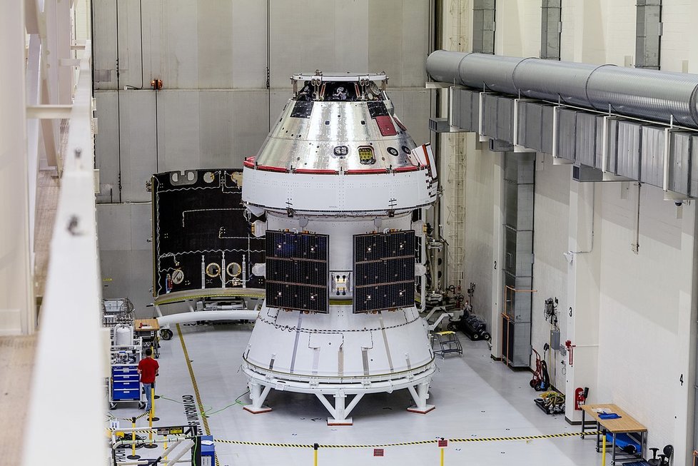 Kosmická loď Orion bude vozit astronauty na Měsíc.