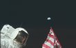 Autory unikátních snímků jsou přímo kosmonauti, kteří se misí Apollo 7 až 17 zúčastnili.