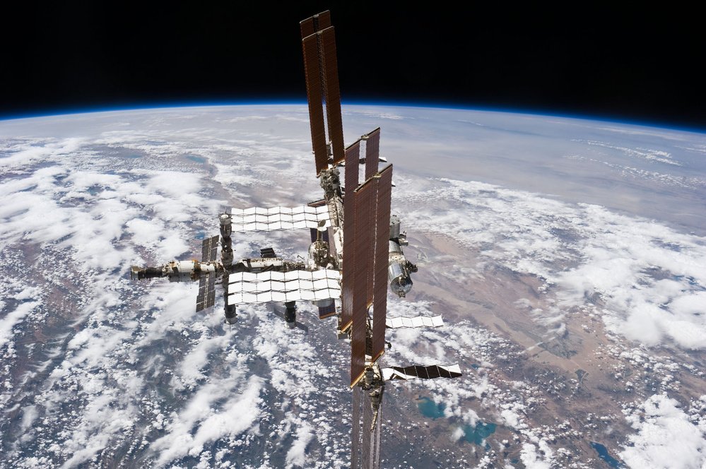 Kosmonauti na vesmírné stanici mají vojenský režim a pohodlí skautského tábora.