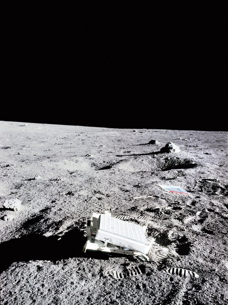 Experiment LRRR na Měsíci
