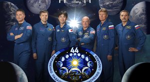 Kosmonauti slaví: Vypěstovali si vlastní salát! 