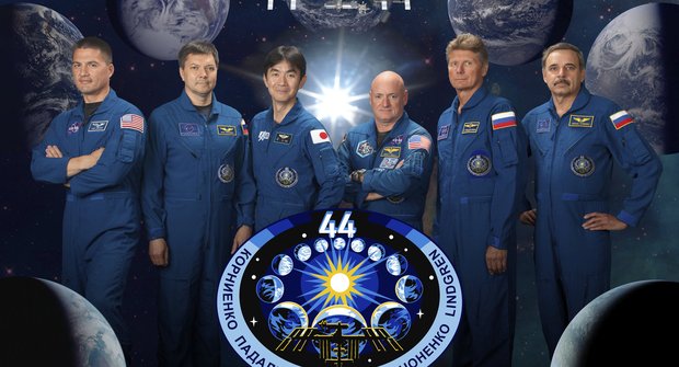 Kosmonauti slaví: Vypěstovali si vlastní salát!