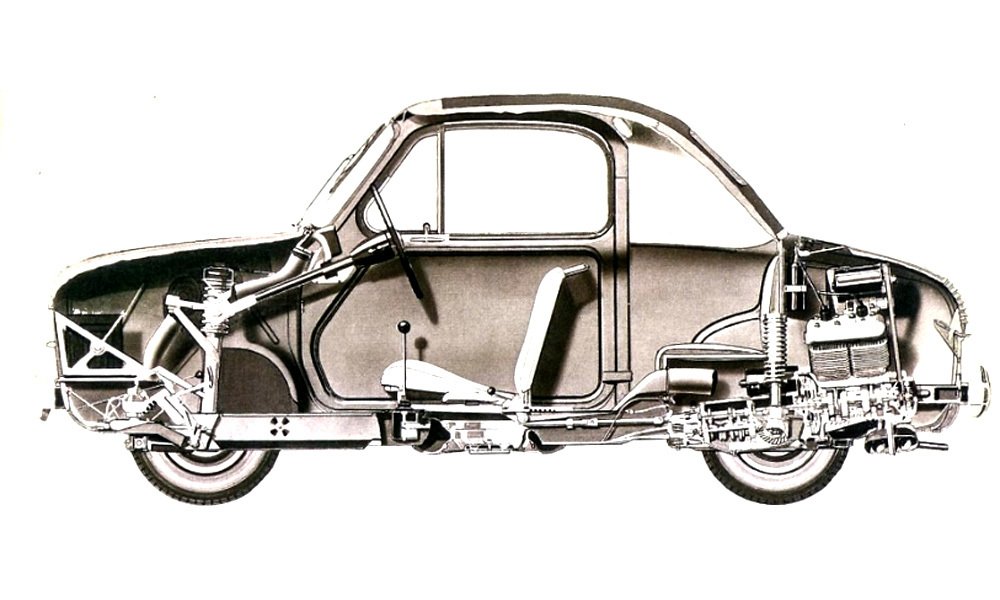 Vespa 400 měla všechna kola nezávisle zavěšená a odpérovaná vinutými pružinami s hydraulickými tlumiči.