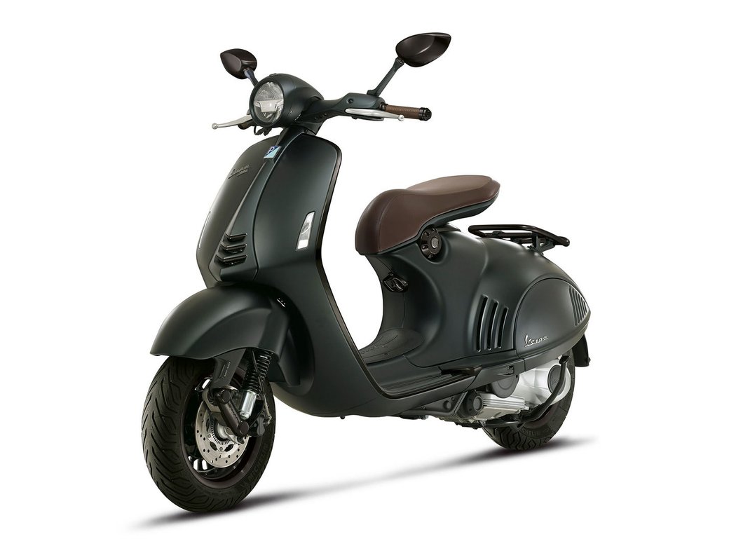 Vespa 946 Emporio Armani (2015)