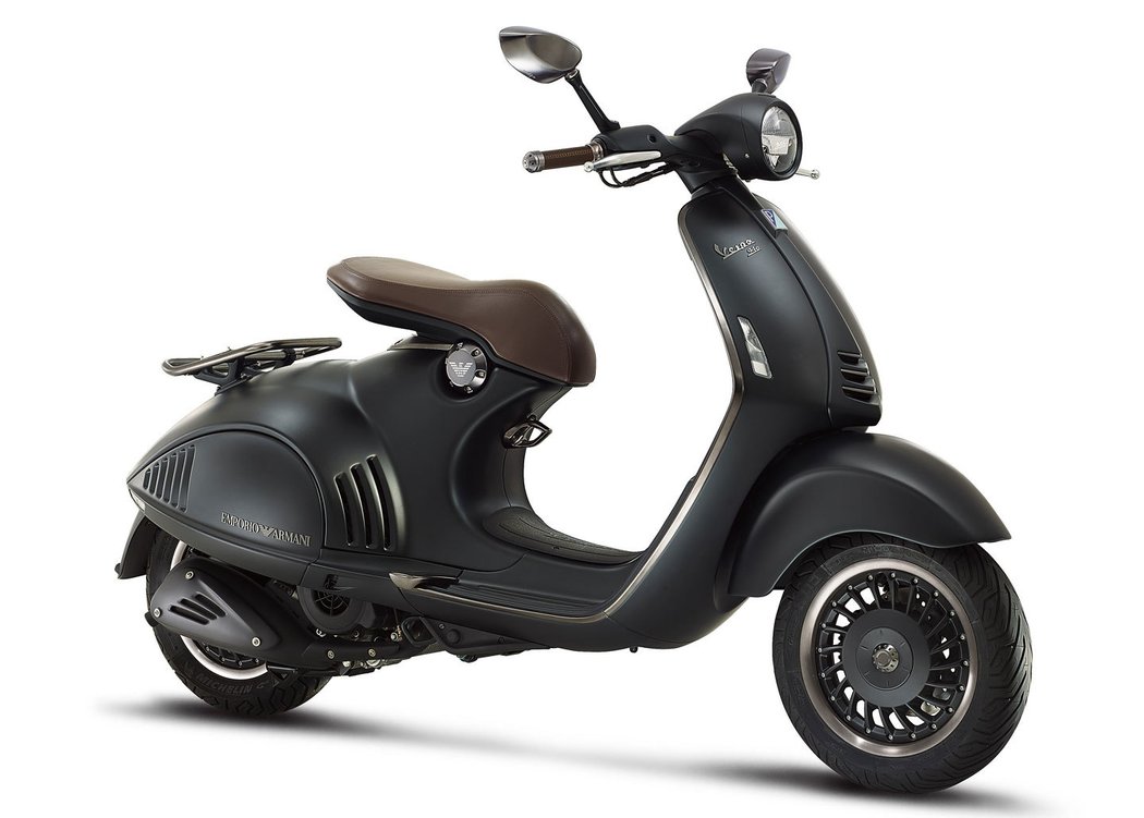 Vespa 946 Emporio Armani (2015)